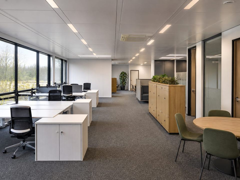 Flexible prefab office layout with reception, team workspaces, meeting rooms, and support zones